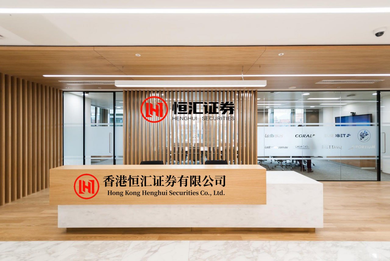 博远配资 上期所原油期货2510合约夜盘收涨159% 报48680元人民币桶
